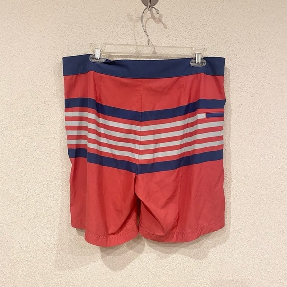 Vineyard Vines Striped Performance Board Shorts Size 33 VGUC - Picture 5 of 5